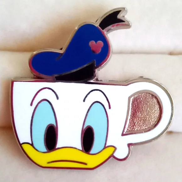 DISNEY HIDDEN MICKEY DONALD DUCK COFFEE CUP PIN - Picture 1 of 5